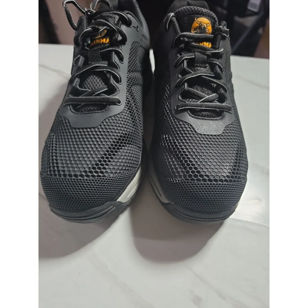 Used Brahma Men's Kamden steel toe work shoes in black mesh Size 10 1/2